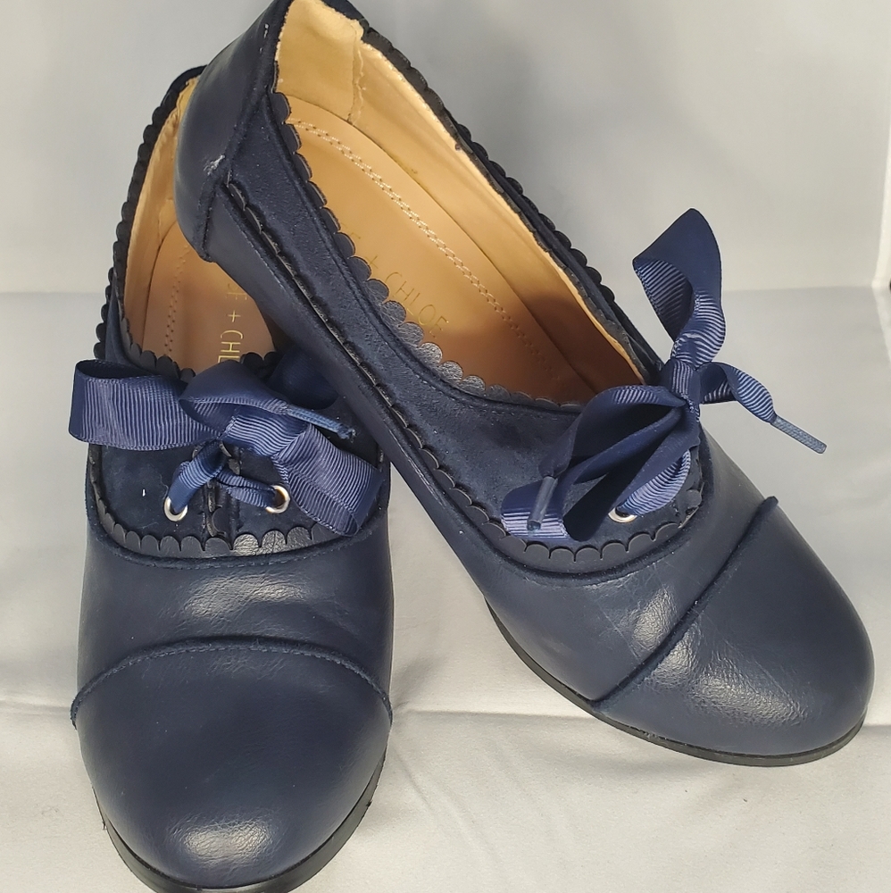 Size 8.5 Navy Blue Chase + Chloe Vintage-Style Pumps
